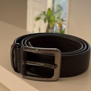 Lightly used Armani Men’s brown leather Belt, Size 46 / 115
